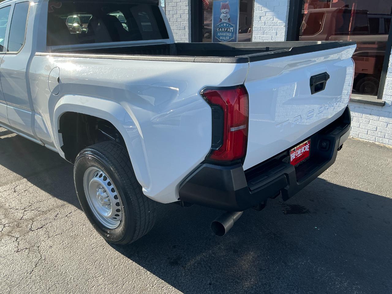 Toyota Tacoma 2WD SR XtraCab 6' Bed AT (Natl) 2024
