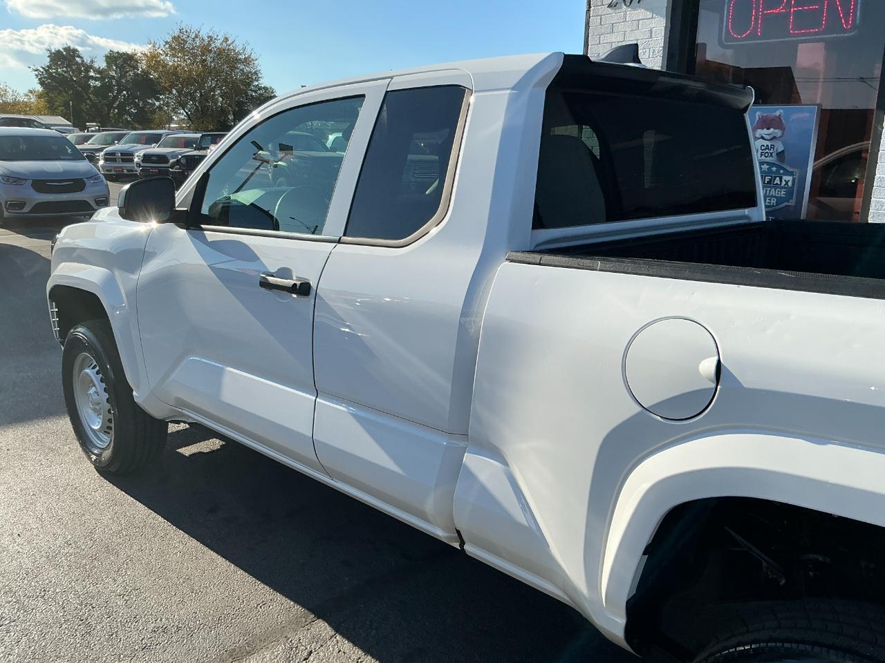 Toyota Tacoma 2WD SR XtraCab 6' Bed AT (Natl) 2024