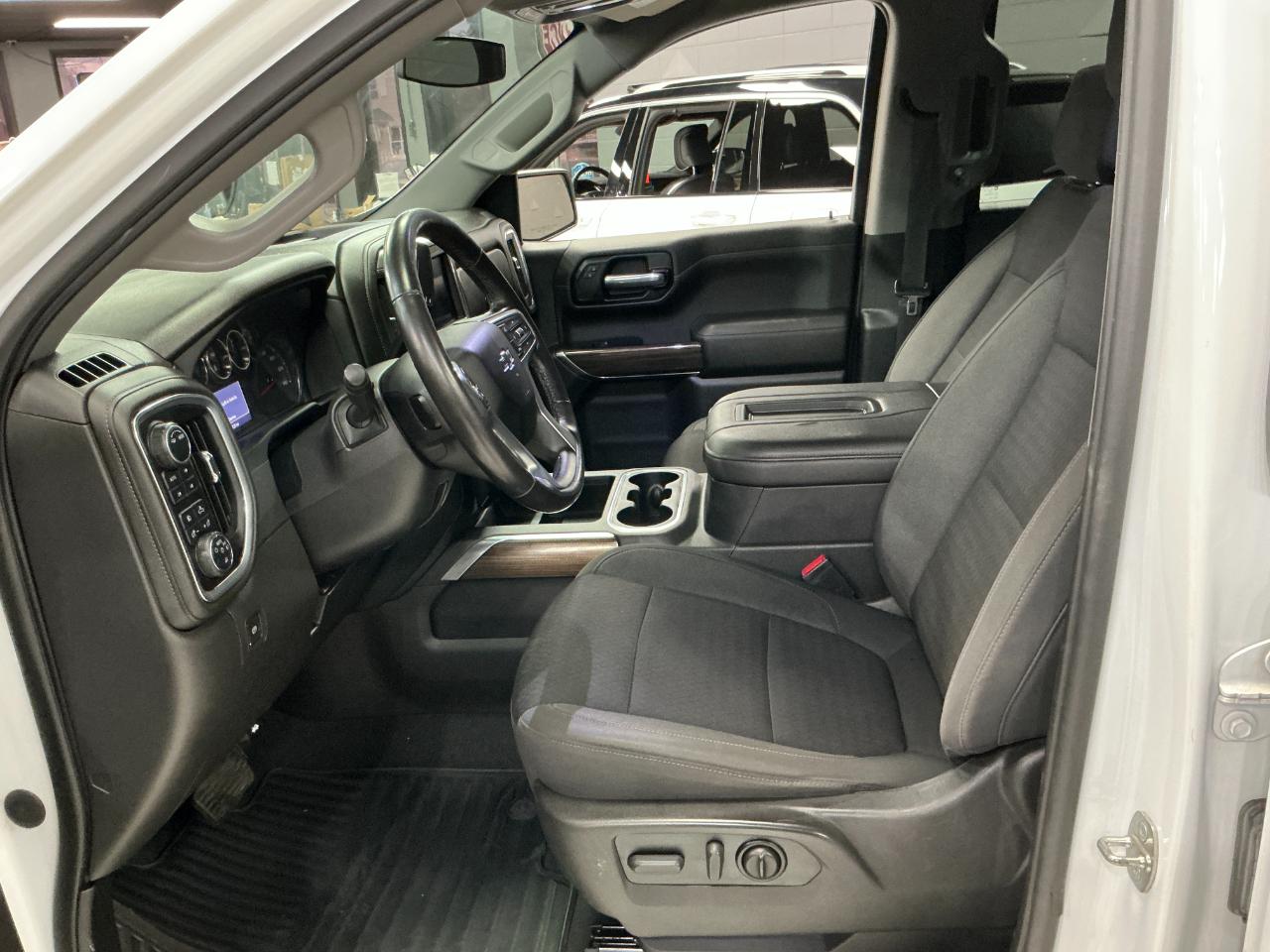 Chevrolet Silverado 1500 LTD 4WD Crew Cab 147" RST 2022