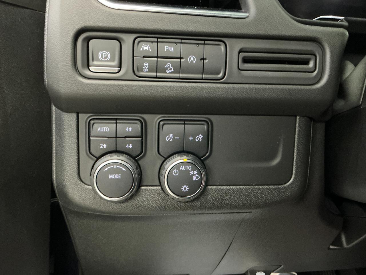 Chevrolet Suburban 4WD 4dr Z71 2023