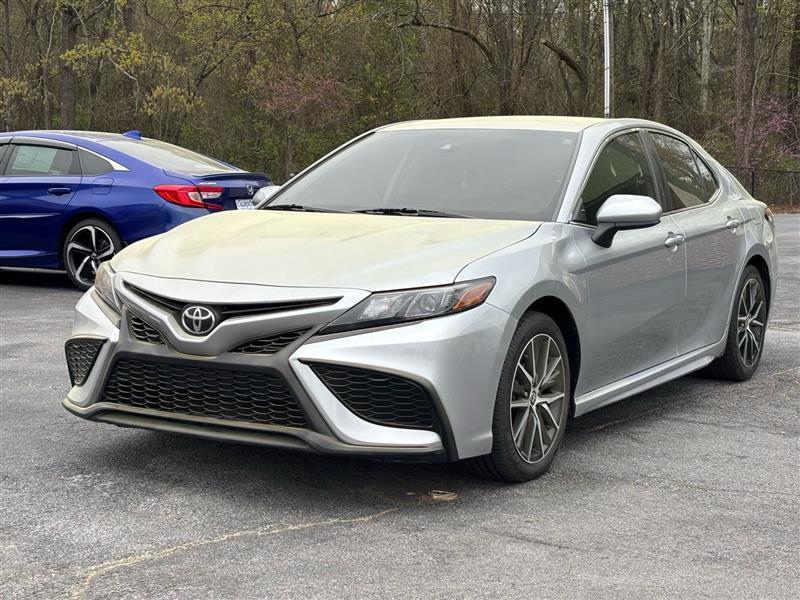 Toyota Camry SE 2021