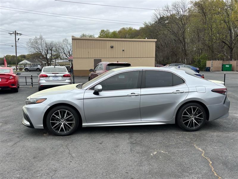 Toyota Camry SE 2021