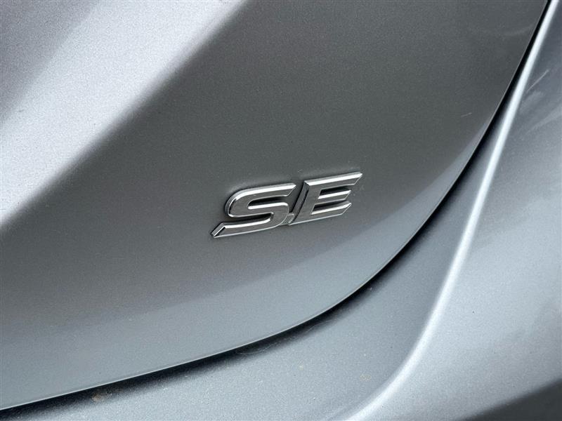 Toyota Camry SE 2021