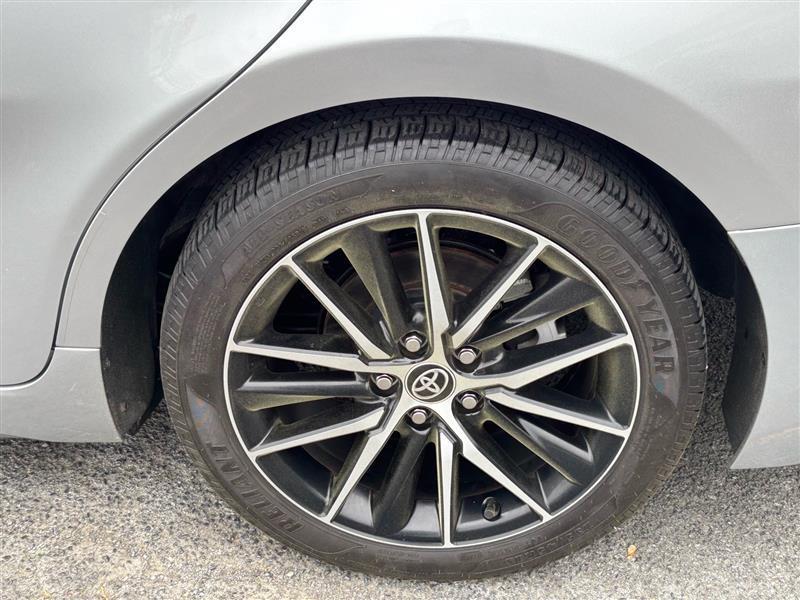 Toyota Camry SE 2021