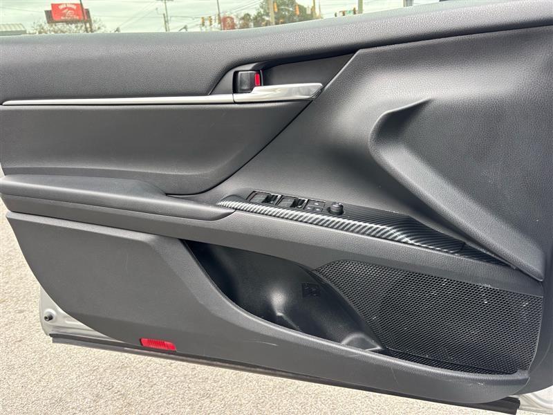 Toyota Camry SE 2021