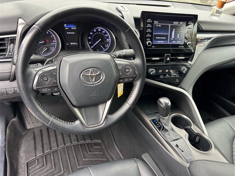 Toyota Camry SE 2021