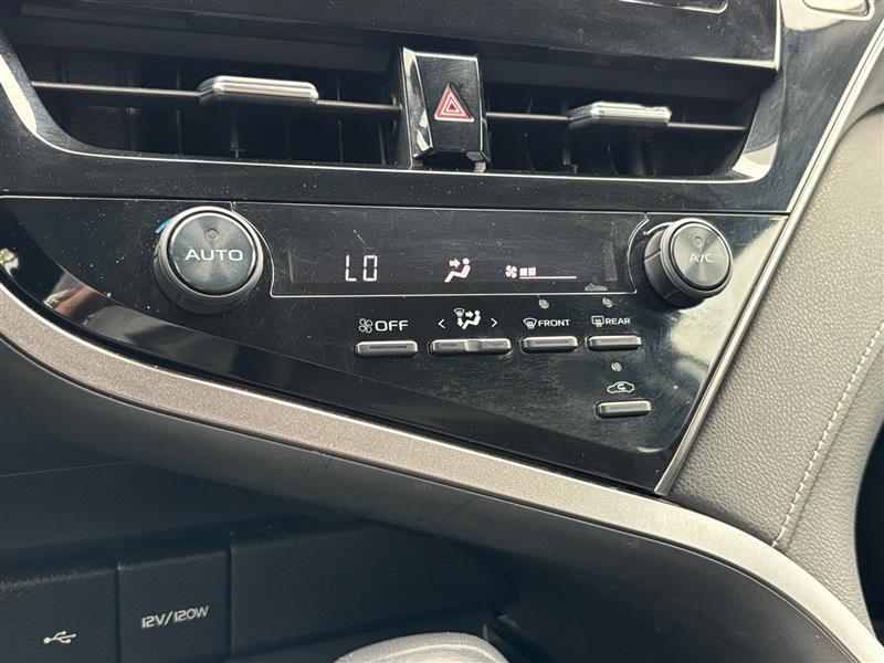 Toyota Camry SE 2021