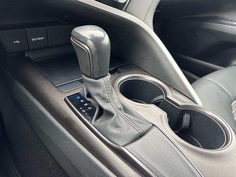 Toyota Camry SE 2021