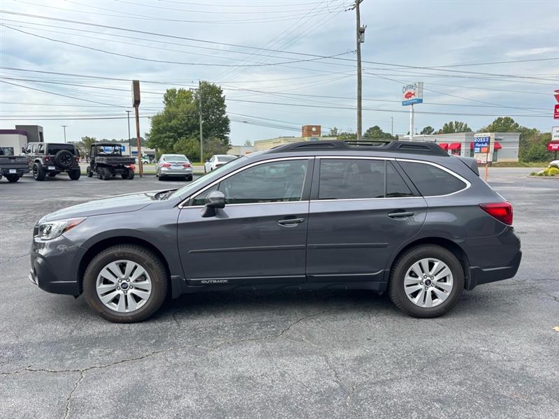 2018 Subaru Outback 2.5i Premium photo 2