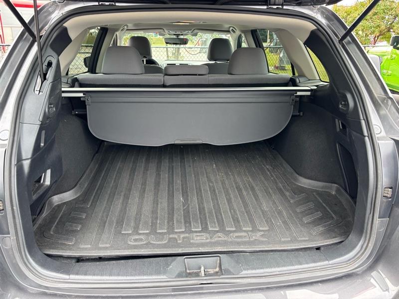 2018 Subaru Outback 2.5i Premium photo 9