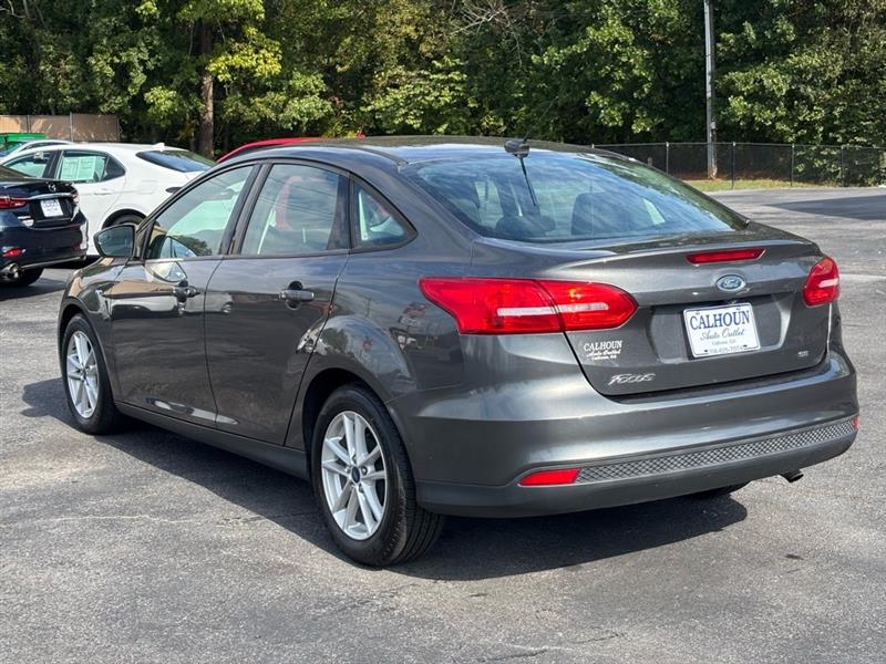 2018 Ford Focus Sedan photo 2