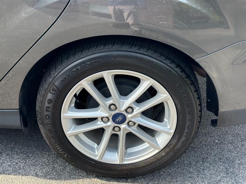 2018 Ford Focus Sedan photo 3