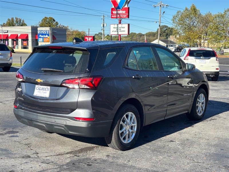 2022 Chevrolet Equinox LS photo 3