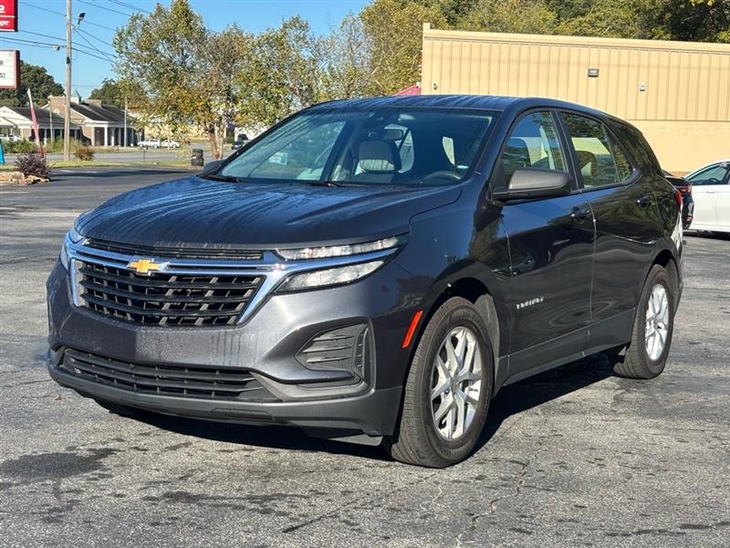 2022 Chevrolet Equinox LS's photo