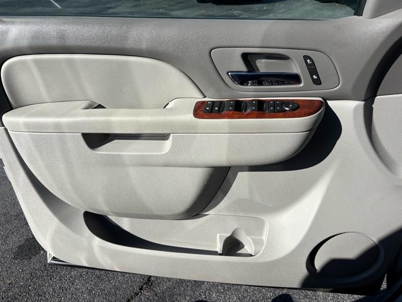 Chevrolet Suburban LT 1500 2WD 2013