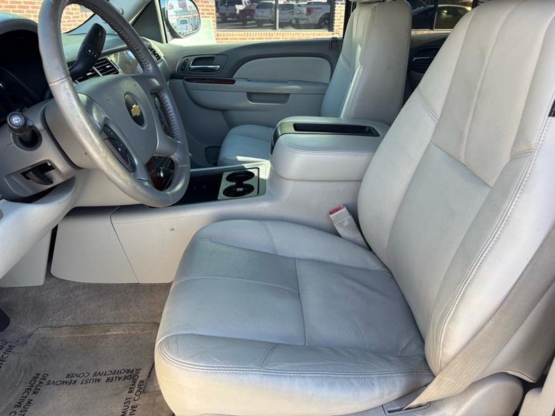 Chevrolet Suburban LT 1500 2WD 2013