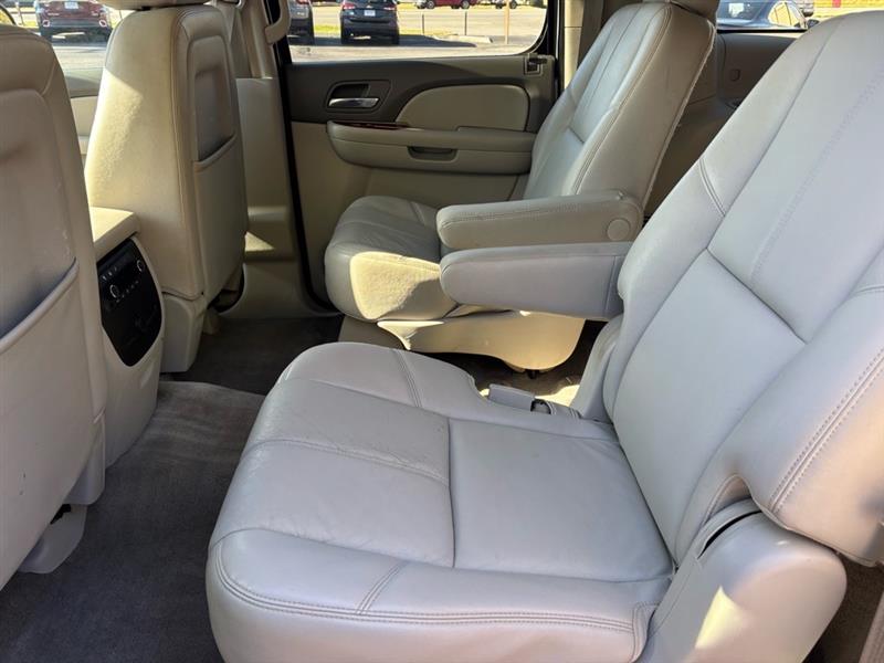 Chevrolet Suburban LT 1500 2WD 2013