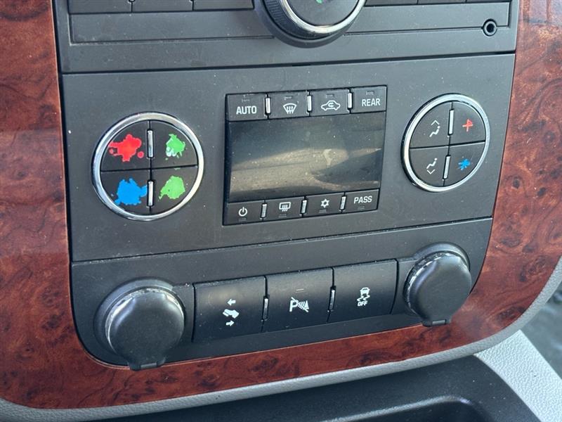 Chevrolet Suburban LT 1500 2WD 2013