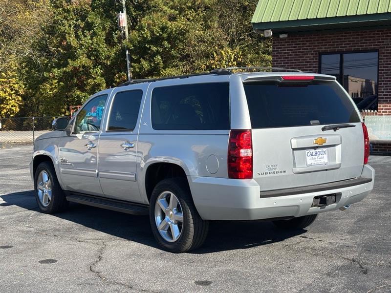 Chevrolet Suburban LT 1500 2WD 2013
