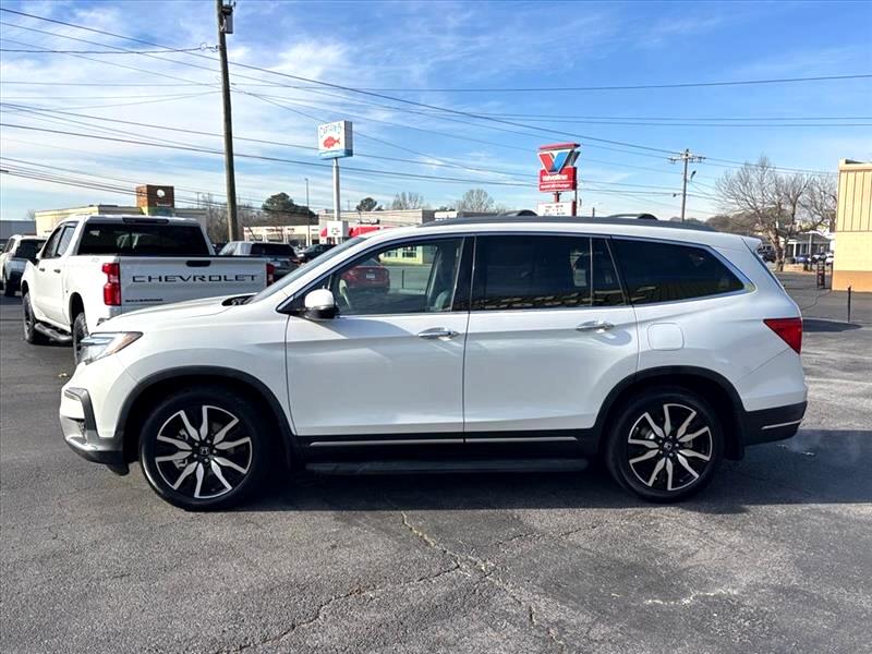 Honda Pilot Touring w/Rear Captains Chairs 2021