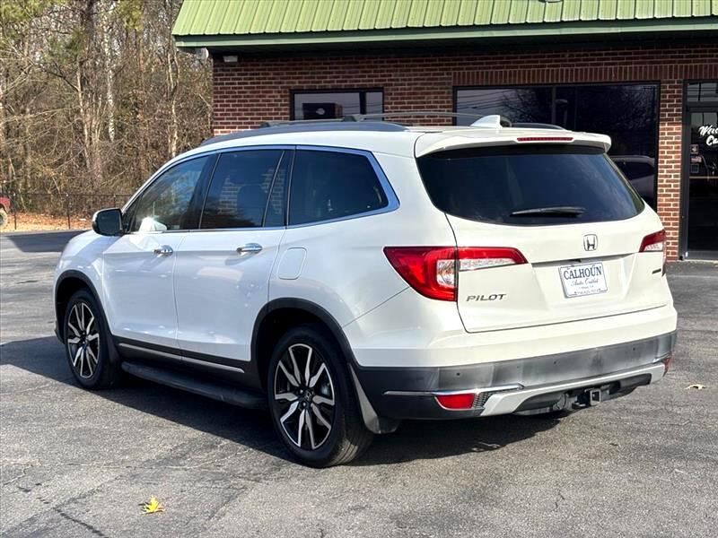 Honda Pilot Touring w/Rear Captains Chairs 2021