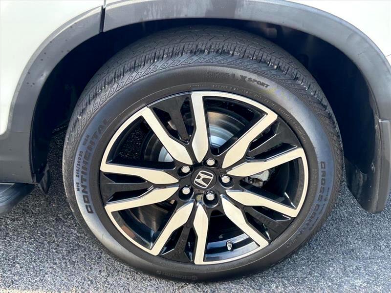 Honda Pilot Touring w/Rear Captains Chairs 2021