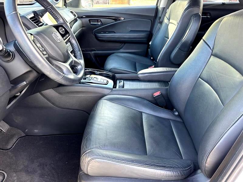 Honda Pilot Touring w/Rear Captains Chairs 2021
