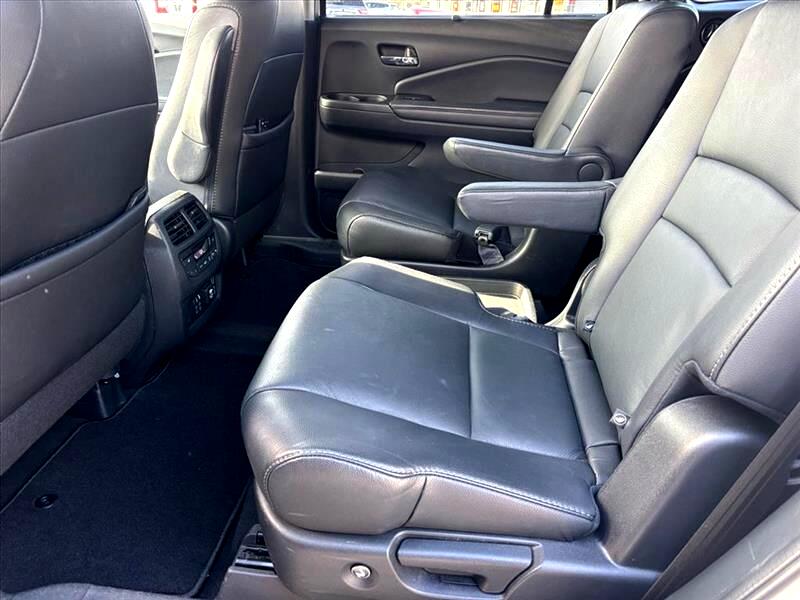Honda Pilot Touring w/Rear Captains Chairs 2021