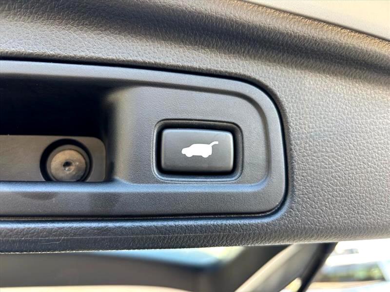 Honda Pilot Touring w/Rear Captains Chairs 2021