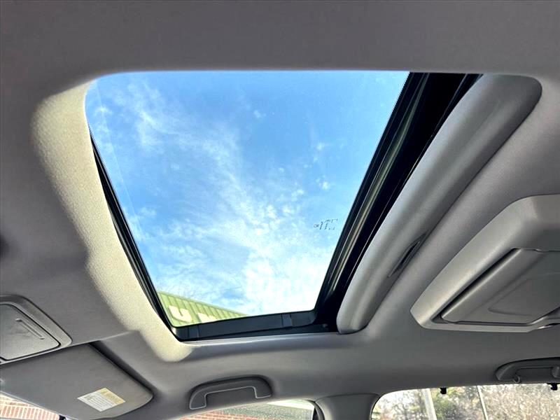 Honda Pilot Touring w/Rear Captains Chairs 2021