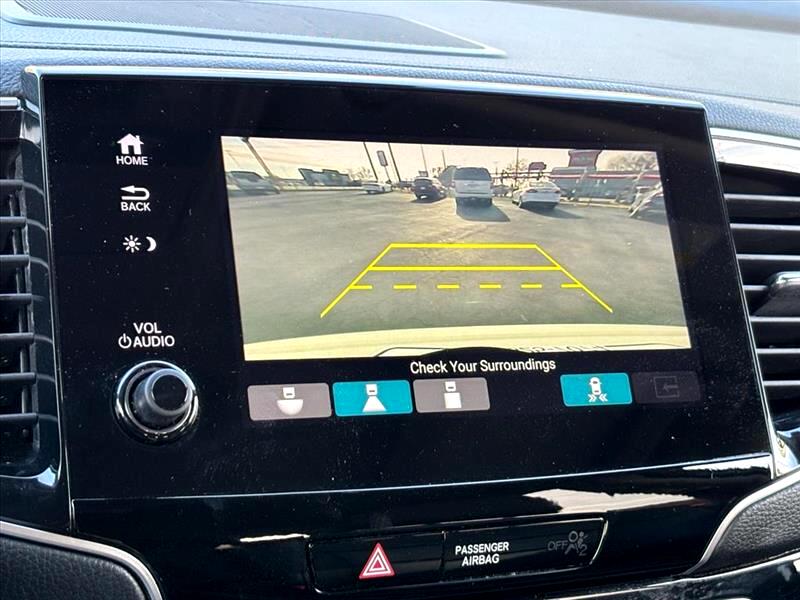 Honda Pilot Touring w/Rear Captains Chairs 2021