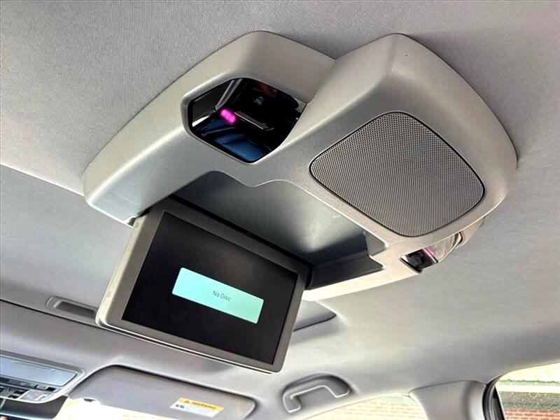 Honda Pilot Touring w/Rear Captains Chairs 2021