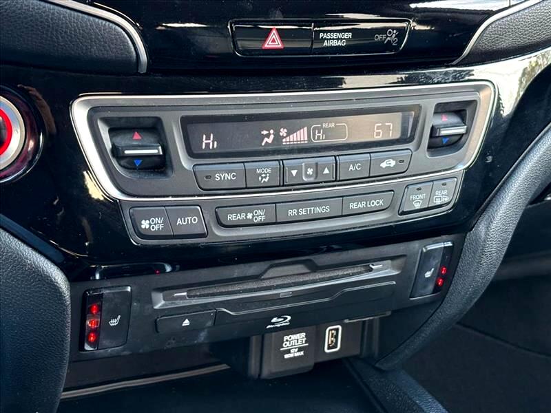 Honda Pilot Touring w/Rear Captains Chairs 2021