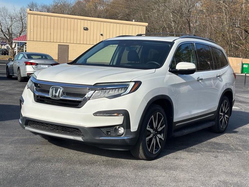 Honda Pilot Touring w/Rear Captains Chairs 2021