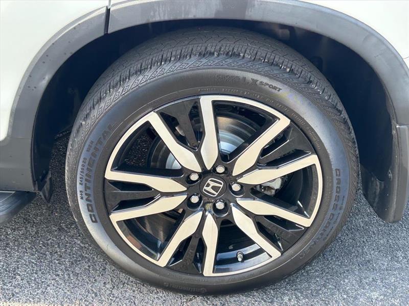 Honda Pilot Touring w/Rear Captains Chairs 2021