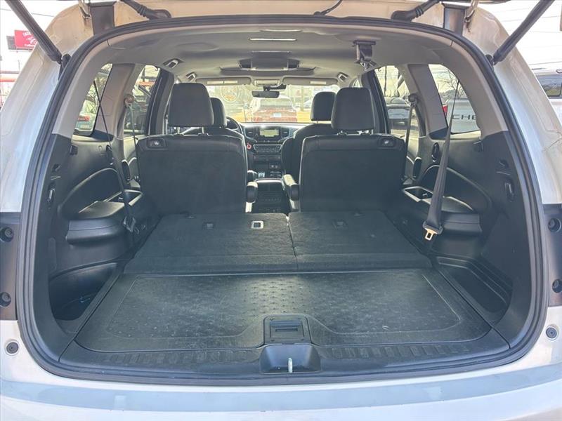 Honda Pilot Touring w/Rear Captains Chairs 2021