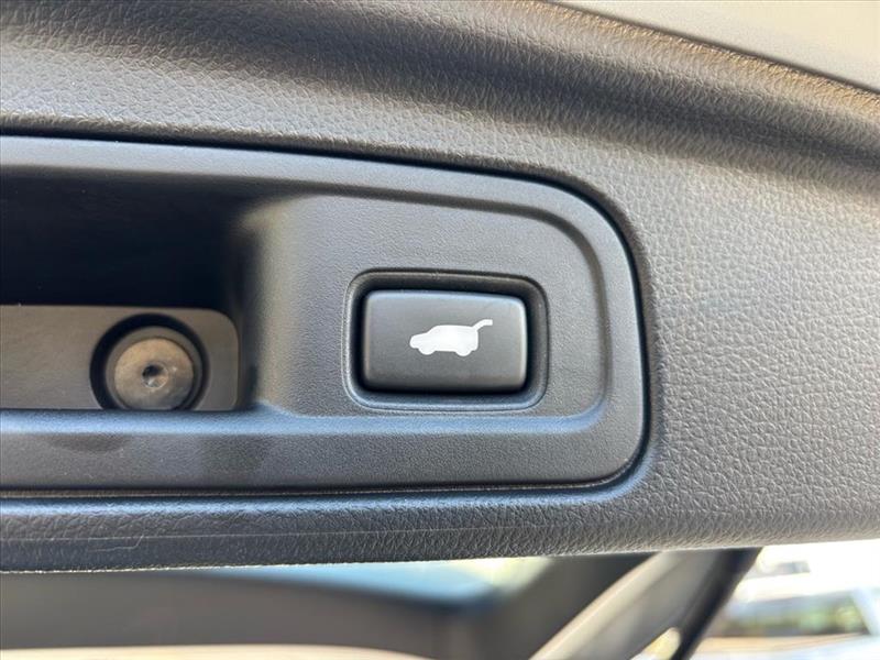 Honda Pilot Touring w/Rear Captains Chairs 2021