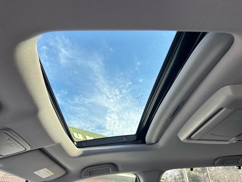 Honda Pilot Touring w/Rear Captains Chairs 2021