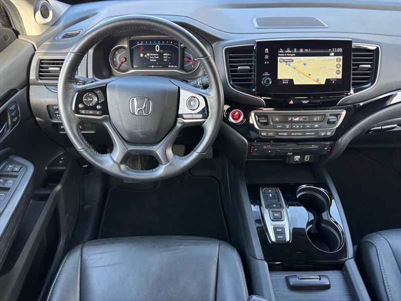 Honda Pilot Touring w/Rear Captains Chairs 2021