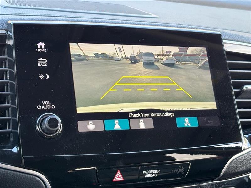 Honda Pilot Touring w/Rear Captains Chairs 2021