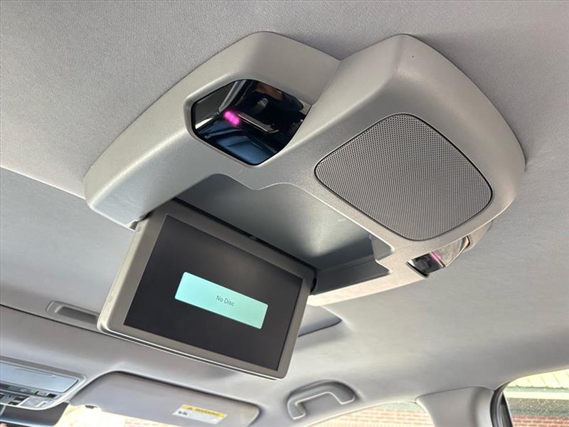 Honda Pilot Touring w/Rear Captains Chairs 2021