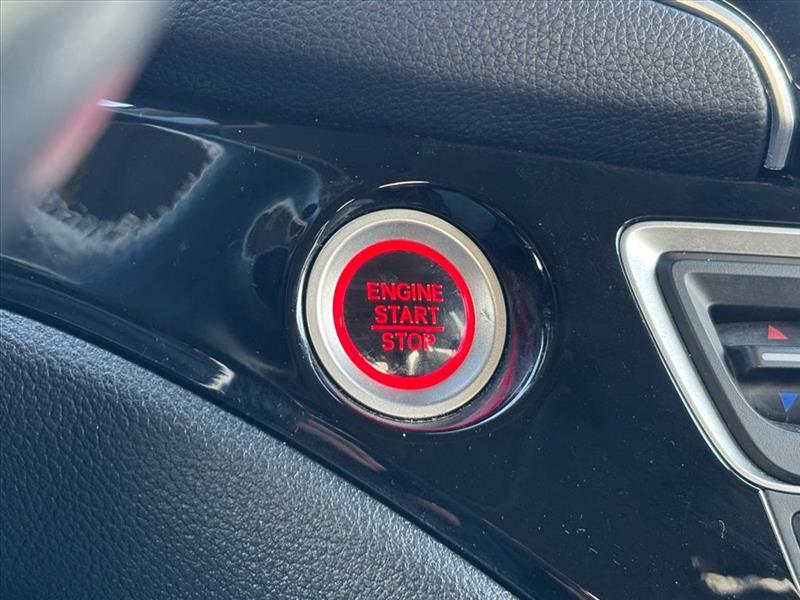 Honda Pilot Touring w/Rear Captains Chairs 2021