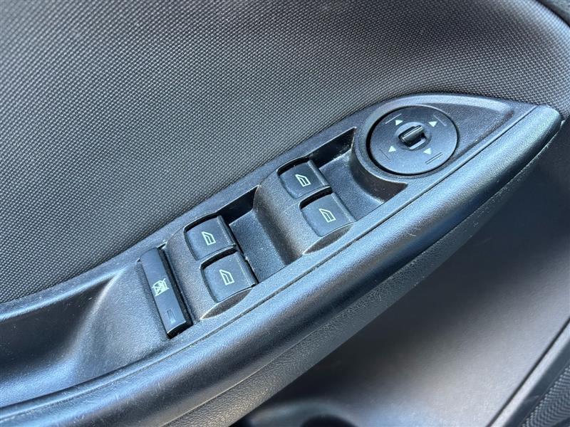 2017 Ford Focus SE - Photo 6