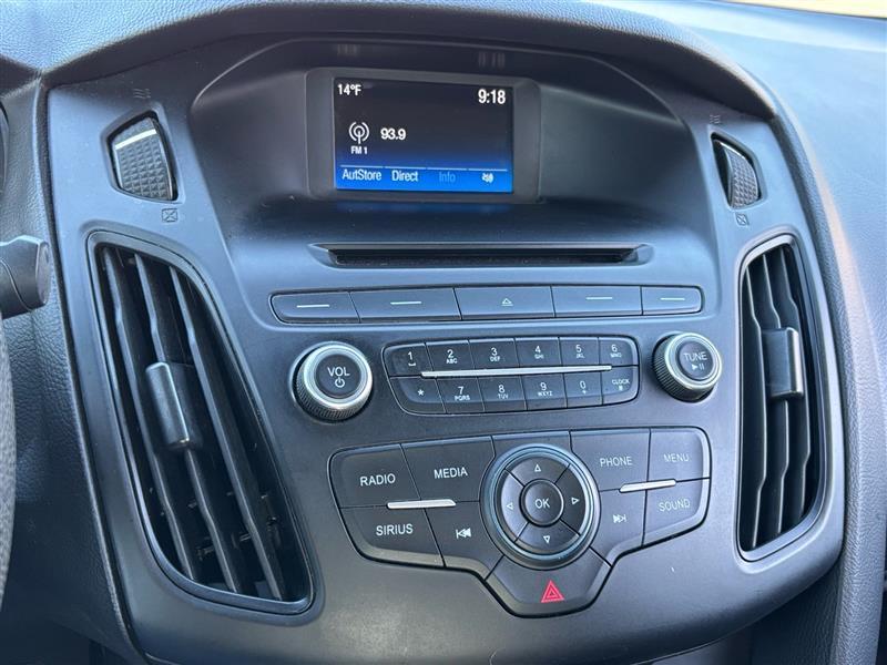 2017 Ford Focus SE - Photo 16