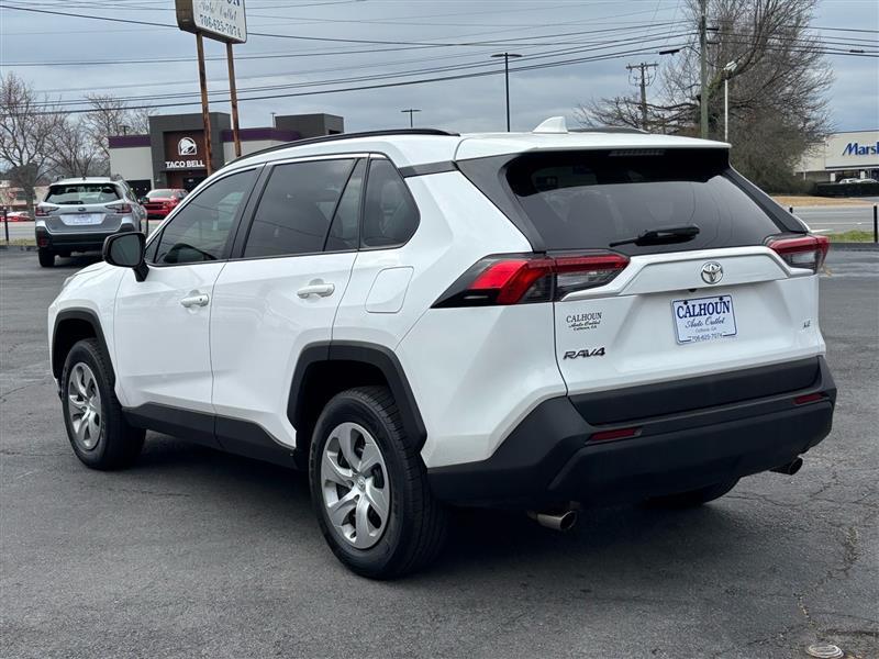 Toyota RAV4 LE 2021