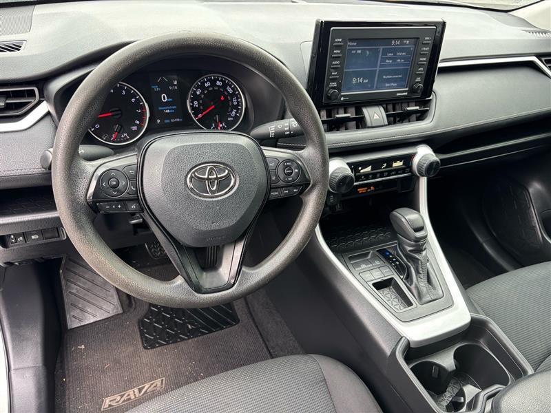 Toyota RAV4 LE 2021