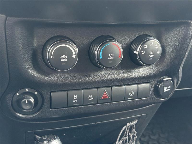 Jeep Wrangler Unlimited Sahara 4WD 2014