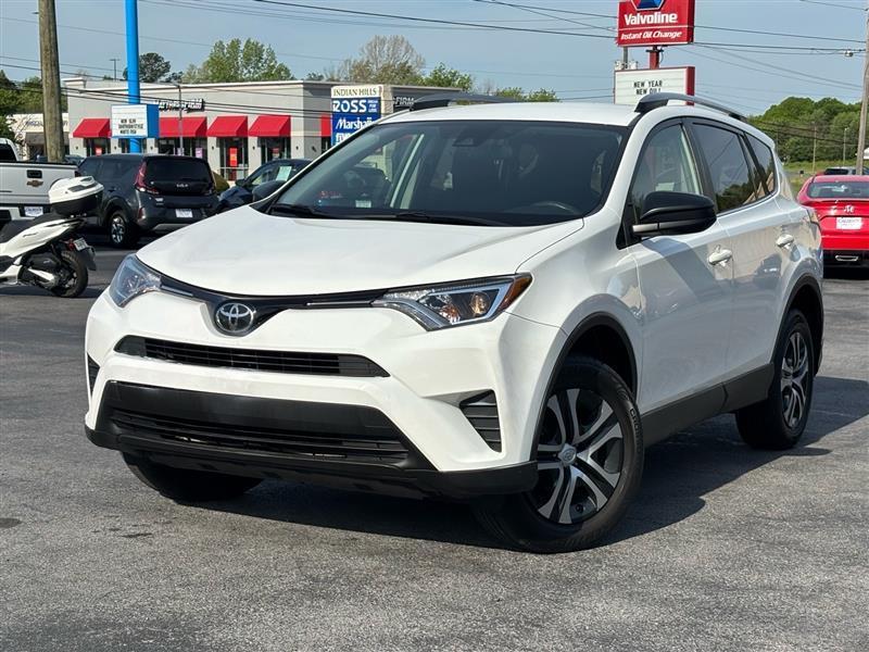 Toyota RAV4 LE FWD 2017