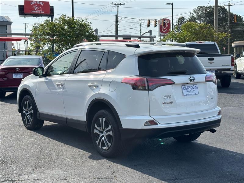 Toyota RAV4 LE FWD 2017