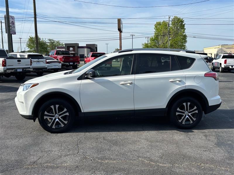 Toyota RAV4 LE FWD 2017